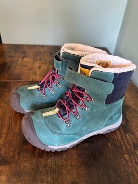 Worn once! Keen Greta Boot Waterproof Blue Coral Size 5 M Big Kid.